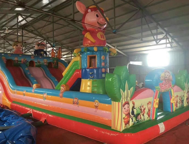 GG Bond Inflatable Castle