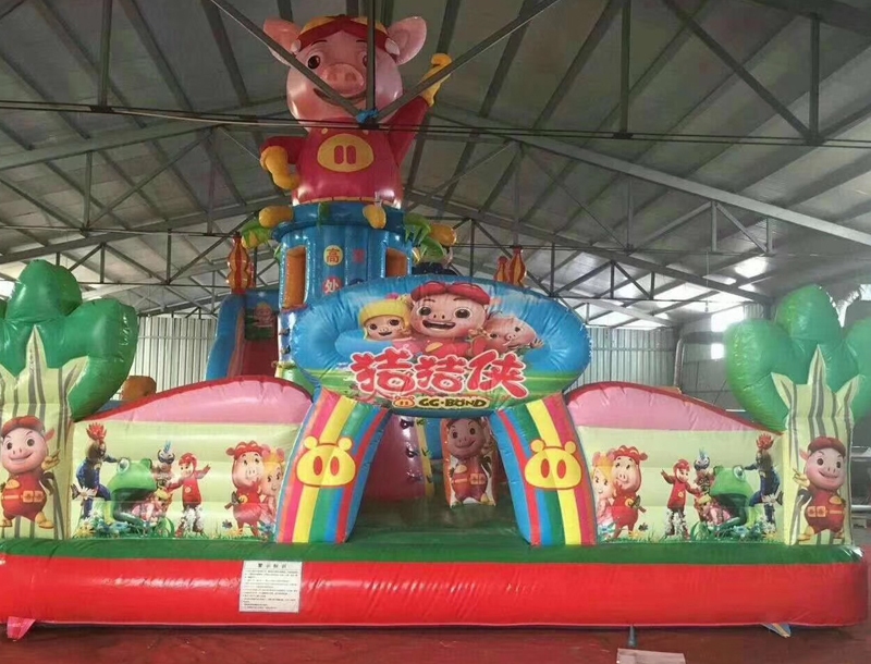 GG Bond Inflatable Castle