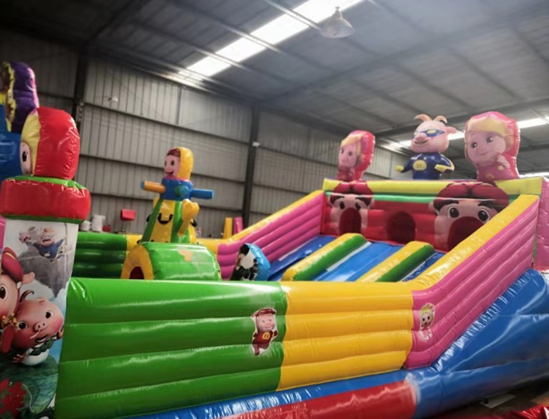 GG Bond Inflatable Castle
