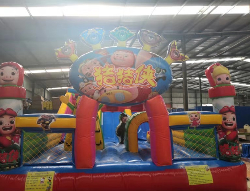 GG Bond Inflatable Castle