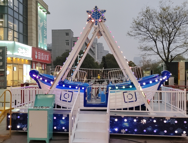 Fiberglass Snowflake Pirate Ship Amusement Equipment