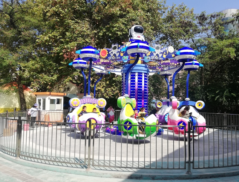 Space Travel Park Amusement Ride
