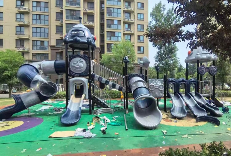 How to handle limited space? Planning strategies for small-scale, non-powered playgrounds